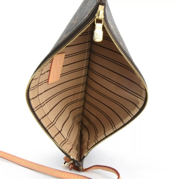 Louis Vuitton Neverfull Pochette - Picture 8 of 9